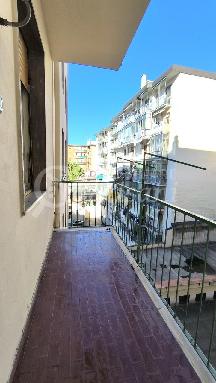 5 locali con balconi in vendita via Doni