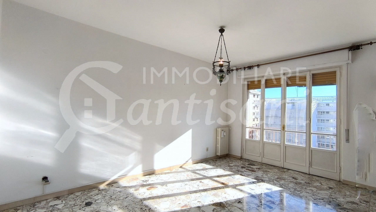 5 locali con balconi in vendita via Doni