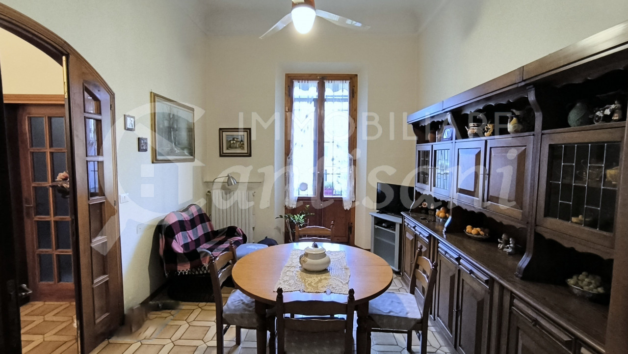 Quadrilocale con sottotetto in Vendita a Statuto