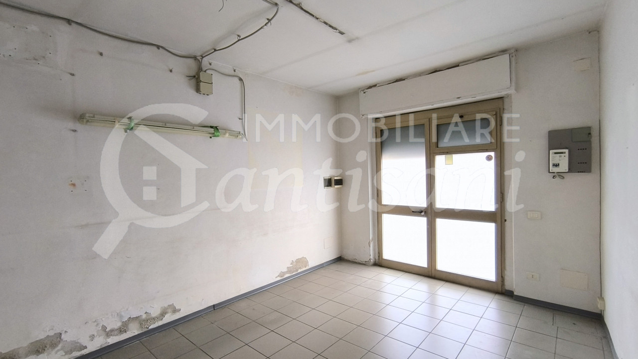 Fondo Commerciale in vendita via Circondaria