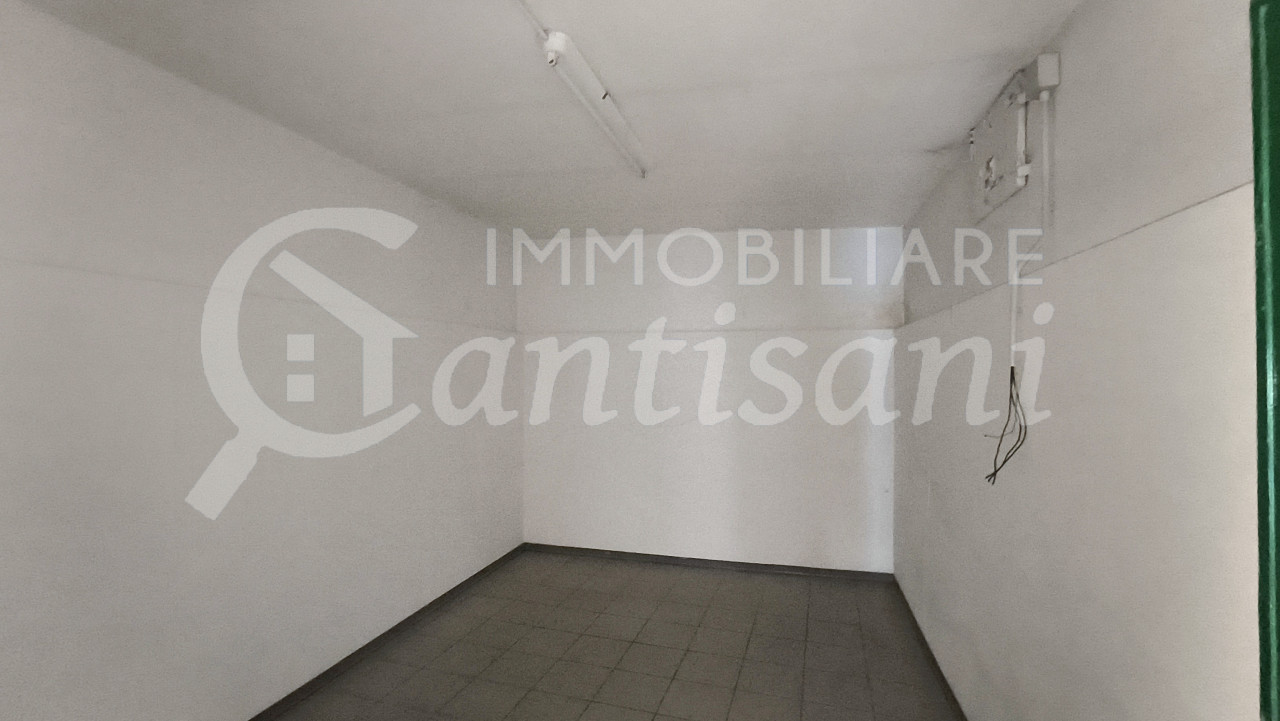 Fondo Commerciale in vendita via Circondaria