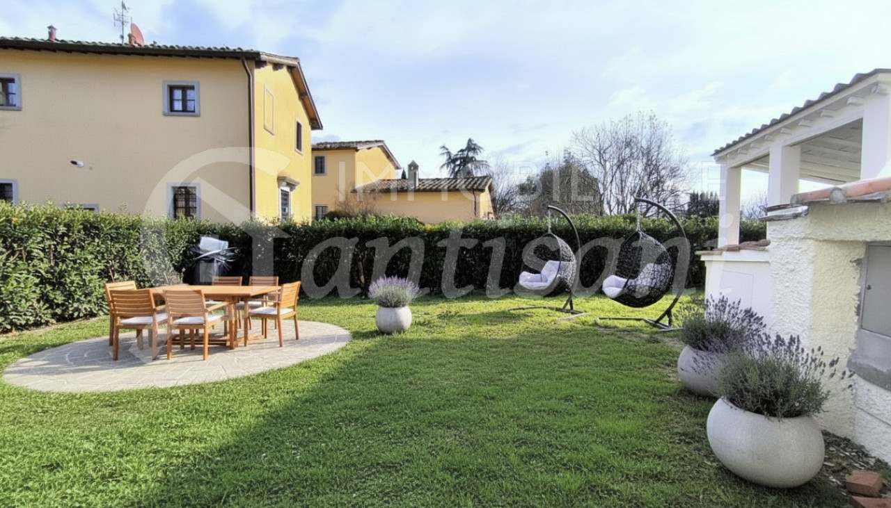 Appartamento Quadrilocale Ristrutturato con Giardino Esclusivo a Vicchio