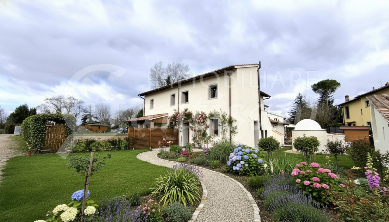 Appartamento Quadrilocale Ristrutturato con Giardino Esclusivo a Vicchio
