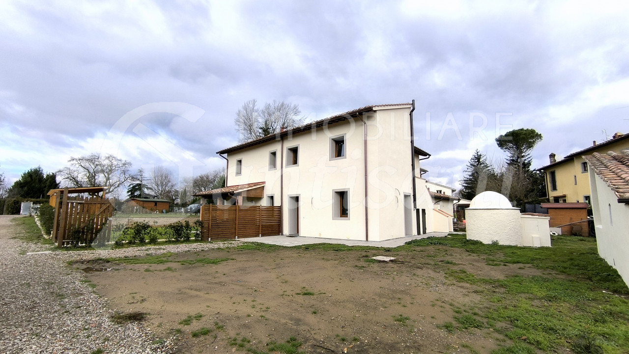 Appartamento Quadrilocale Ristrutturato con Giardino Esclusivo a Vicchio