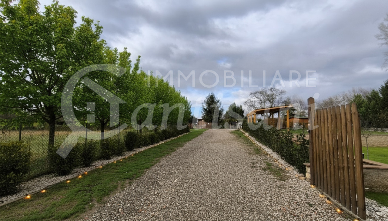 Appartamento Quadrilocale Ristrutturato con Giardino Esclusivo a Vicchio