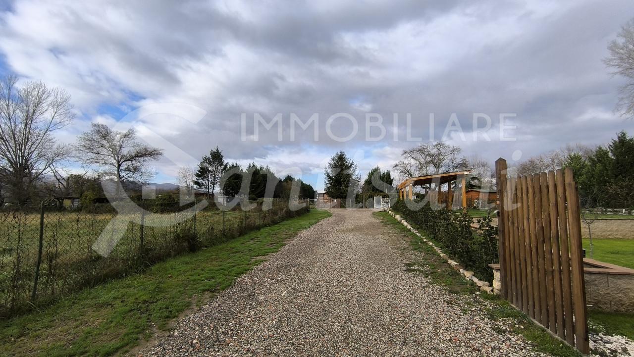 Appartamento Quadrilocale Ristrutturato con Giardino Esclusivo a Vicchio