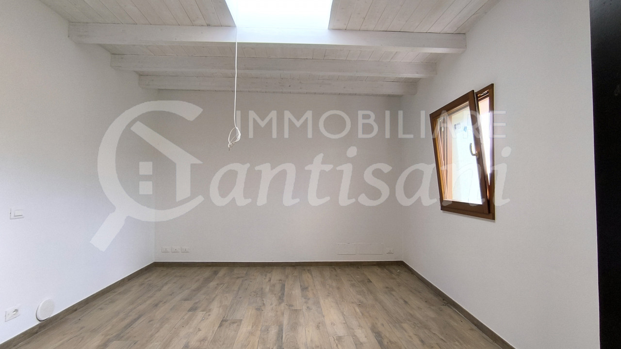 Appartamento Quadrilocale Ristrutturato con Giardino Esclusivo a Vicchio