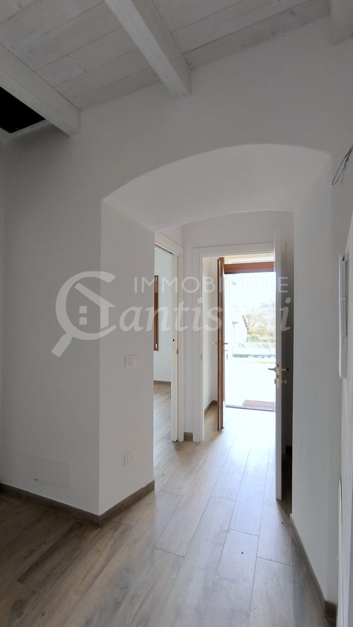 Appartamento Quadrilocale Ristrutturato con Giardino Esclusivo a Vicchio