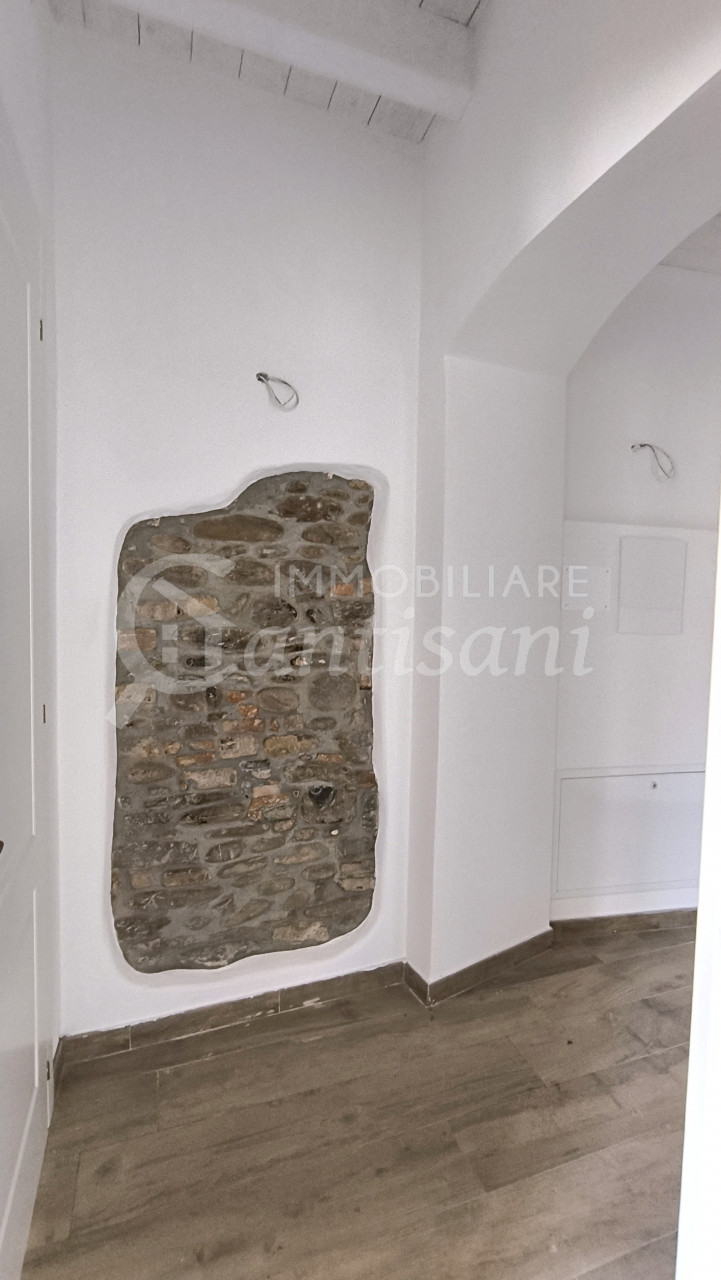 Appartamento Quadrilocale Ristrutturato con Giardino Esclusivo a Vicchio