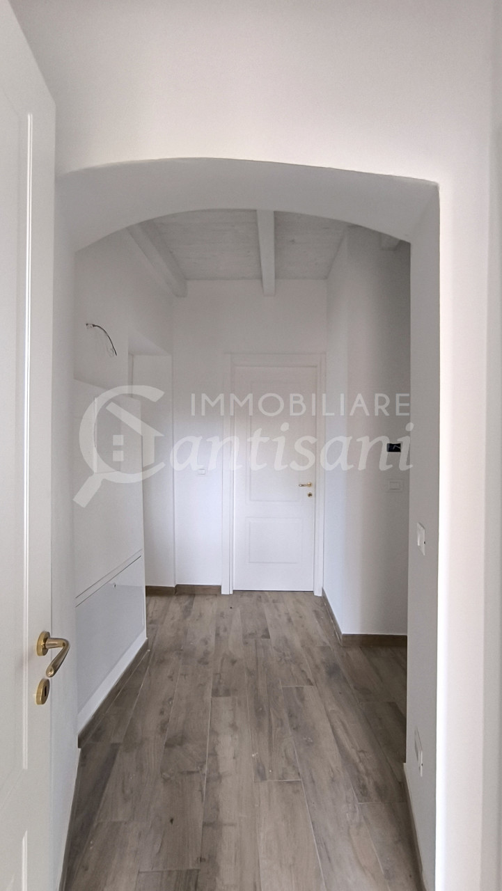 Appartamento Quadrilocale Ristrutturato con Giardino Esclusivo a Vicchio