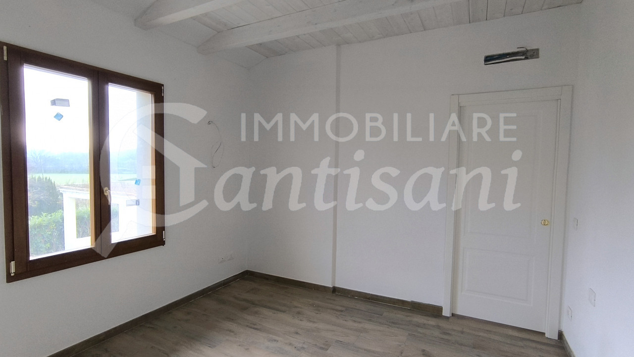 Appartamento Quadrilocale Ristrutturato con Giardino Esclusivo a Vicchio