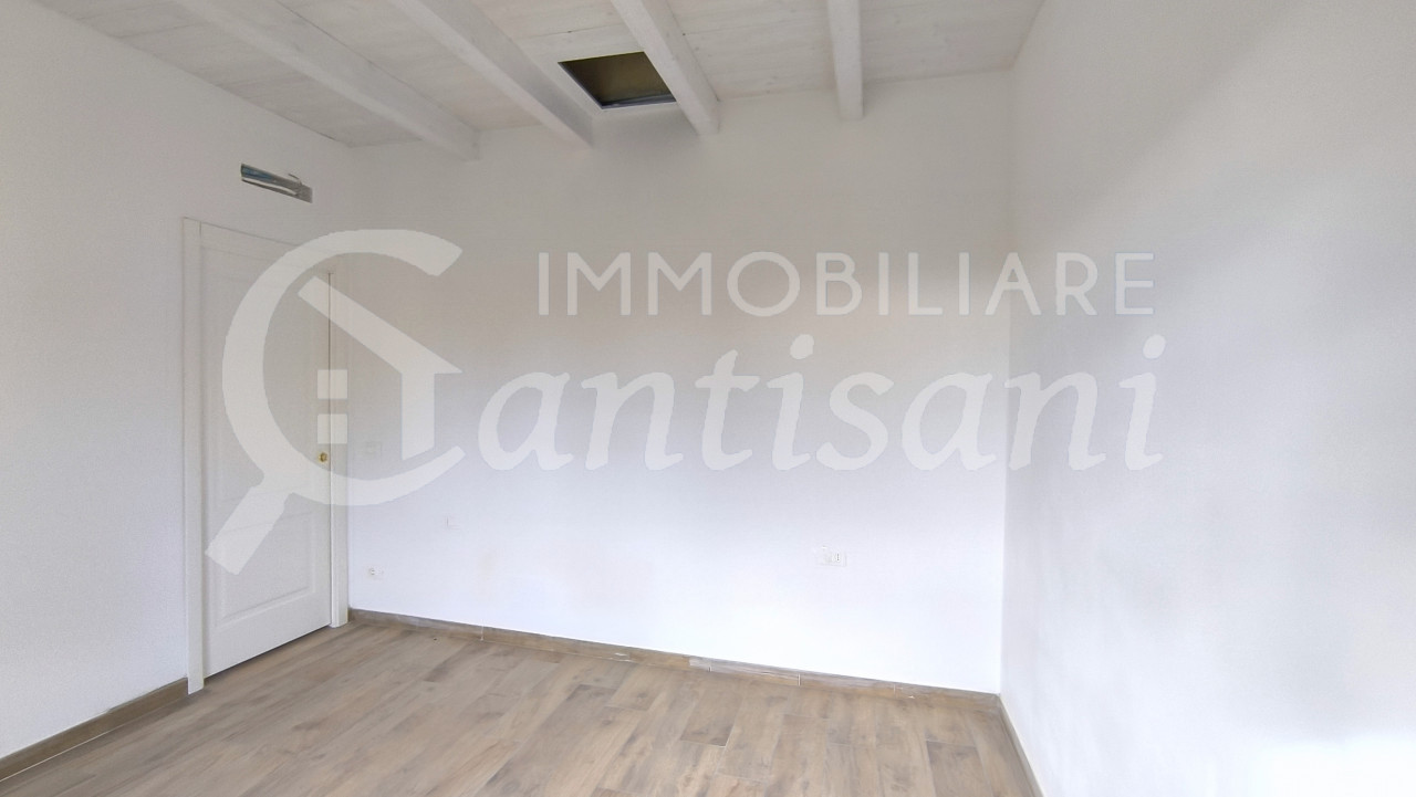 Appartamento Quadrilocale Ristrutturato con Giardino Esclusivo a Vicchio