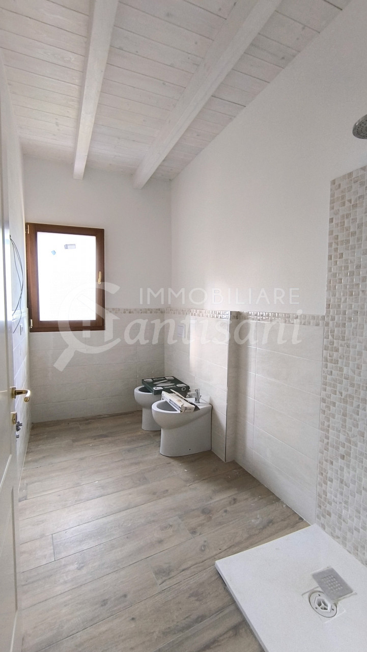 Appartamento Quadrilocale Ristrutturato con Giardino Esclusivo a Vicchio