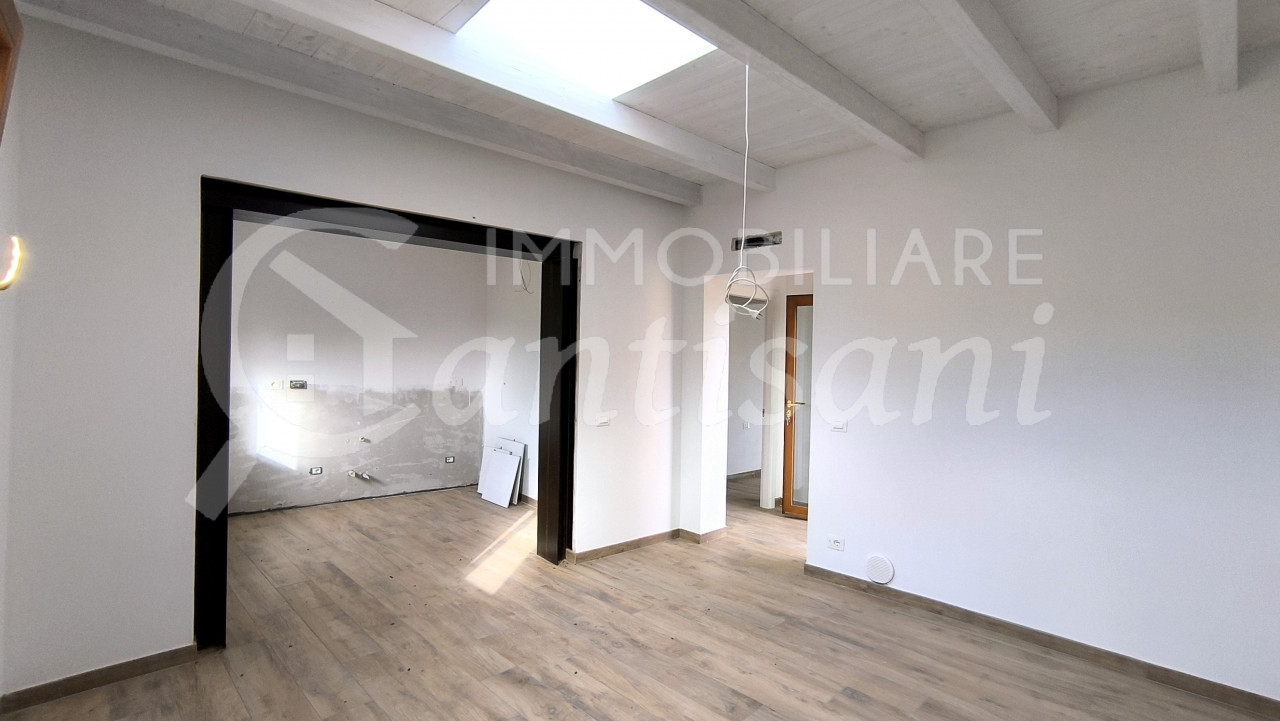 Appartamento Quadrilocale Ristrutturato con Giardino Esclusivo a Vicchio