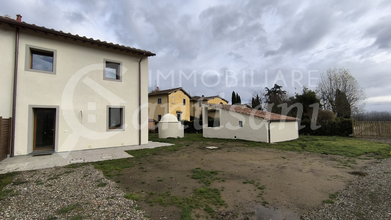 Appartamento Quadrilocale Ristrutturato con Giardino Esclusivo a Vicchio