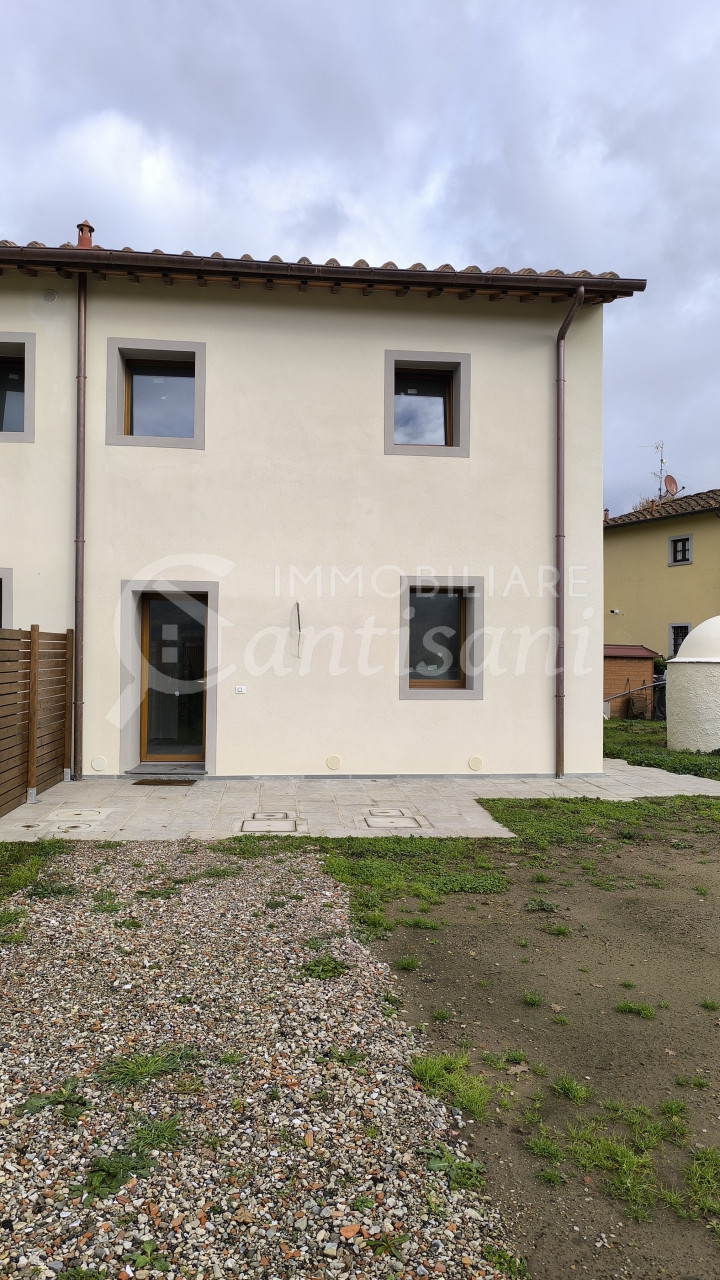 Appartamento Quadrilocale Ristrutturato con Giardino Esclusivo a Vicchio