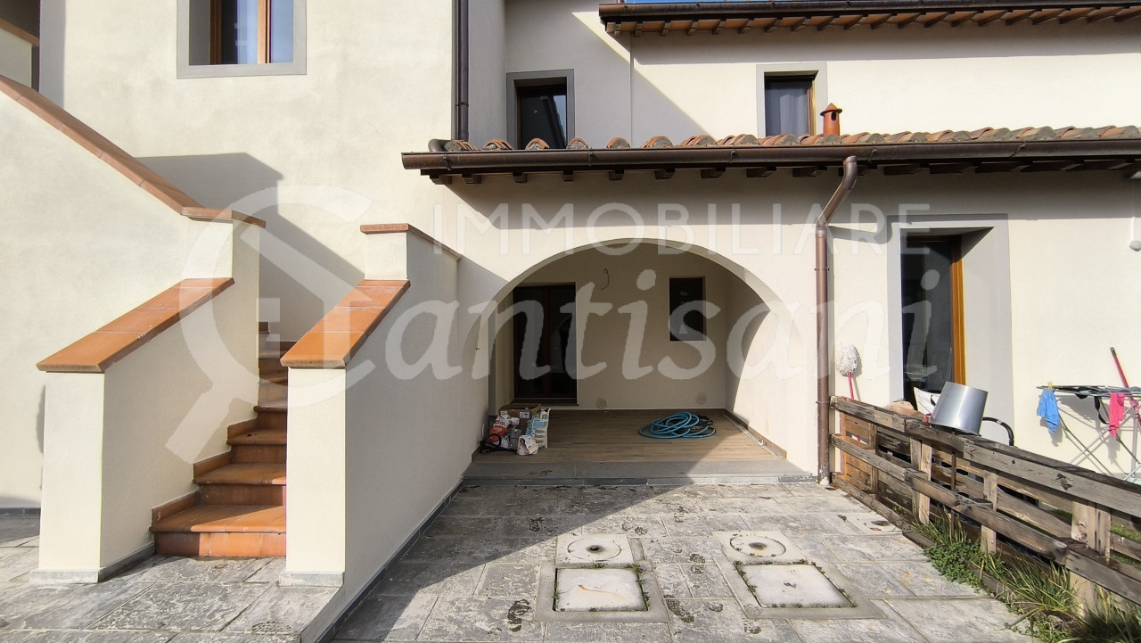 Appartamento Quadrilocale Ristrutturato con Giardino Esclusivo a Vicchio