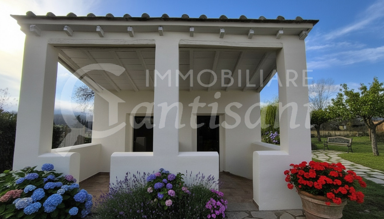 Appartamento Quadrilocale Ristrutturato con Giardino Esclusivo a Vicchio