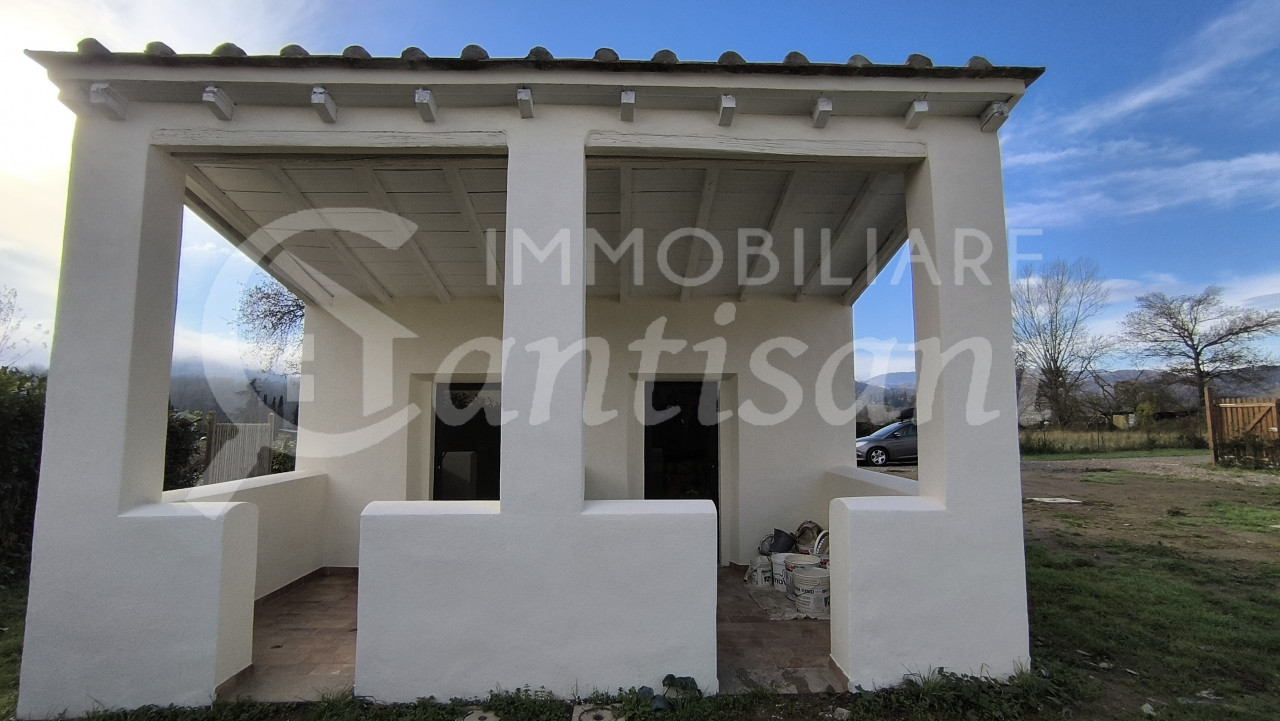 Appartamento Quadrilocale Ristrutturato con Giardino Esclusivo a Vicchio