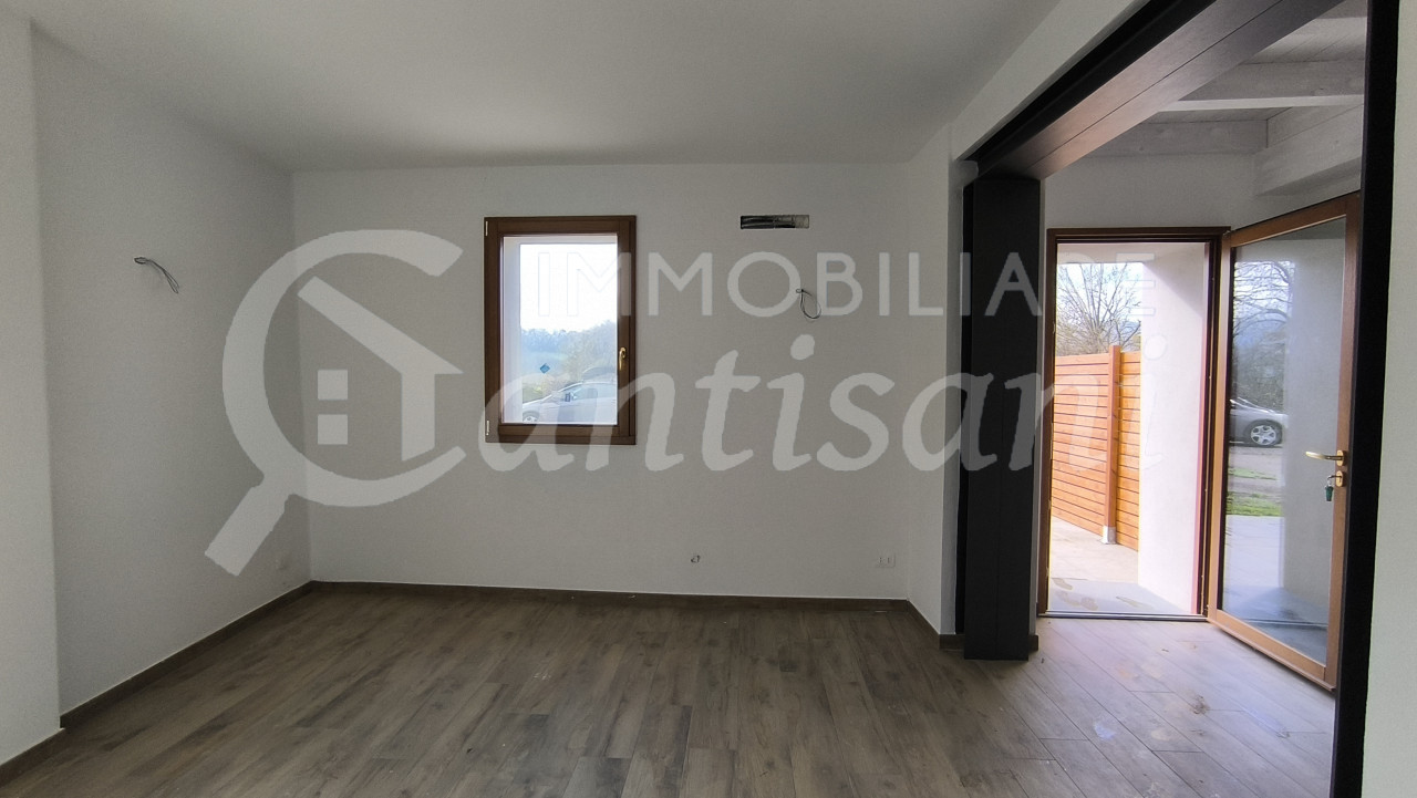 Appartamento Quadrilocale Ristrutturato con Giardino Esclusivo a Vicchio