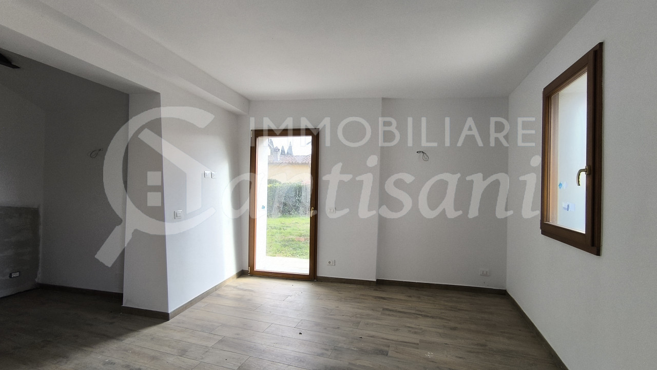 Appartamento Quadrilocale Ristrutturato con Giardino Esclusivo a Vicchio