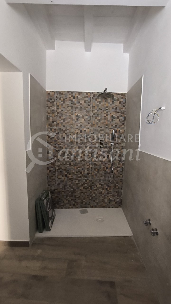 Appartamento Quadrilocale Ristrutturato con Giardino Esclusivo a Vicchio