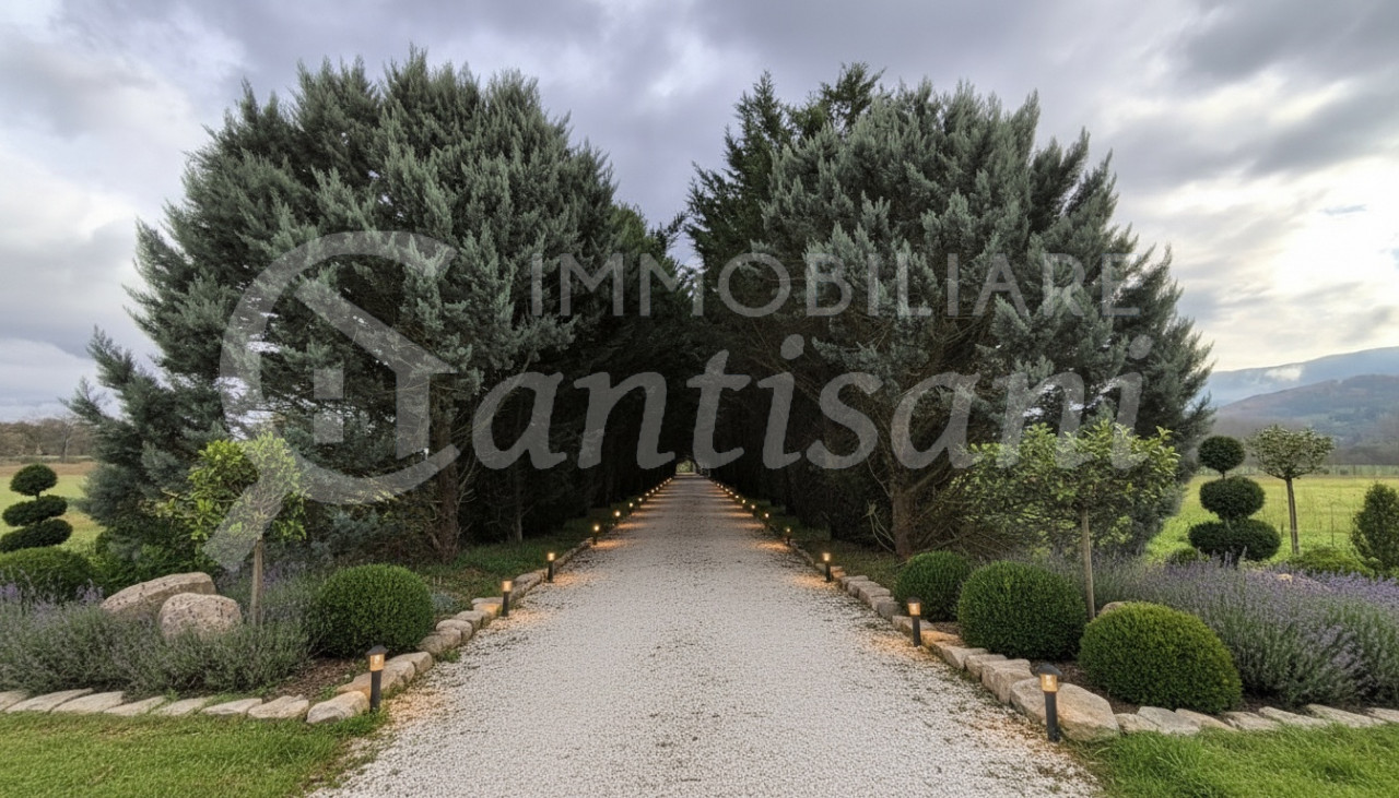 Appartamento Quadrilocale Ristrutturato con Giardino Esclusivo a Vicchio