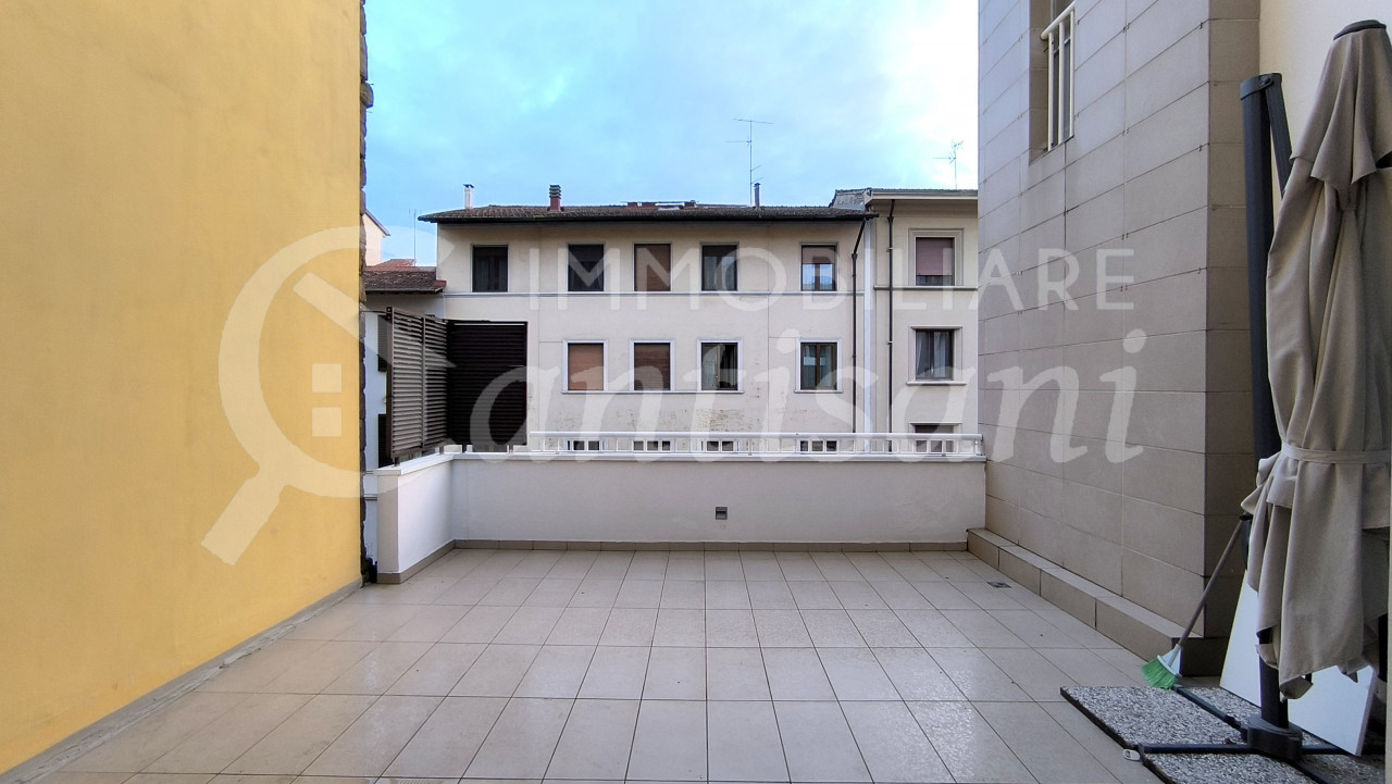 Appartamento in affitto via Fabbroni.