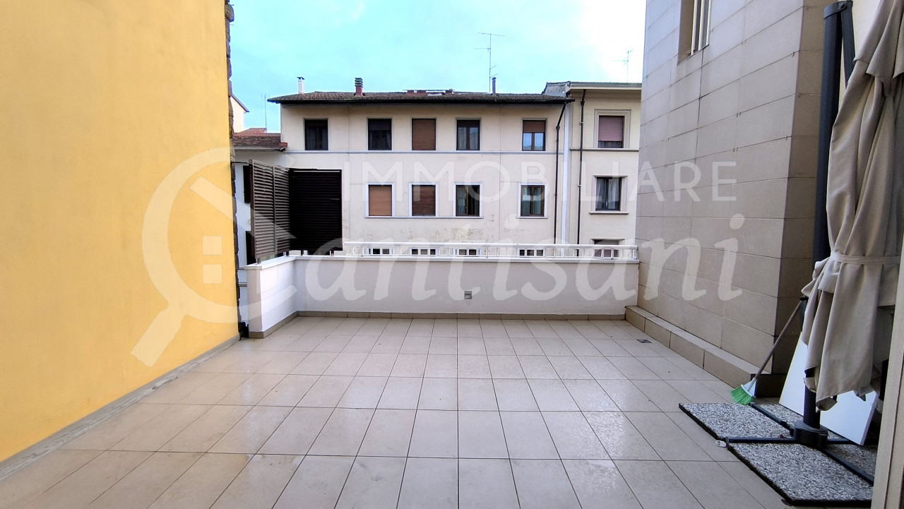 Appartamento in affitto via Fabbroni.