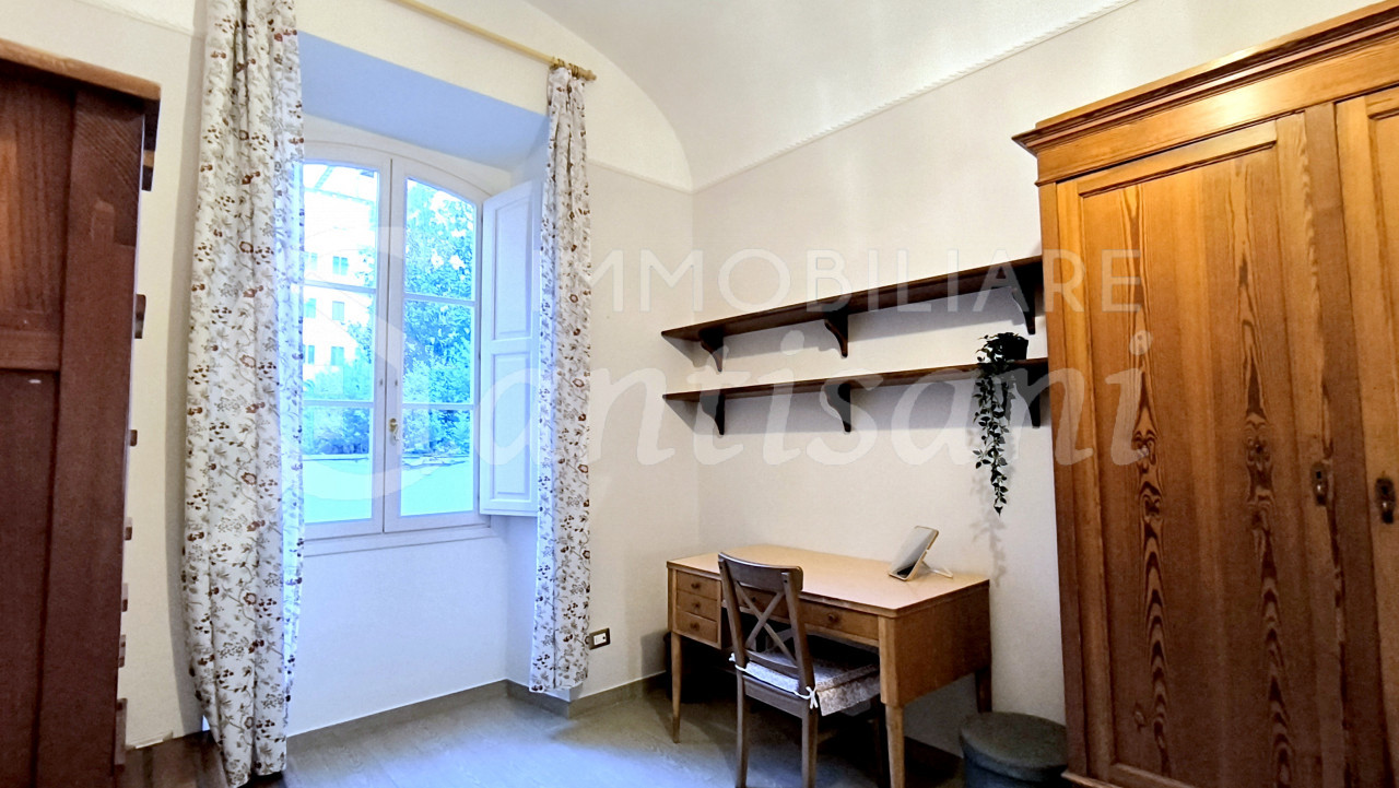 Stanza con bagno privato in affitto Lungarno Vespucci Firenze