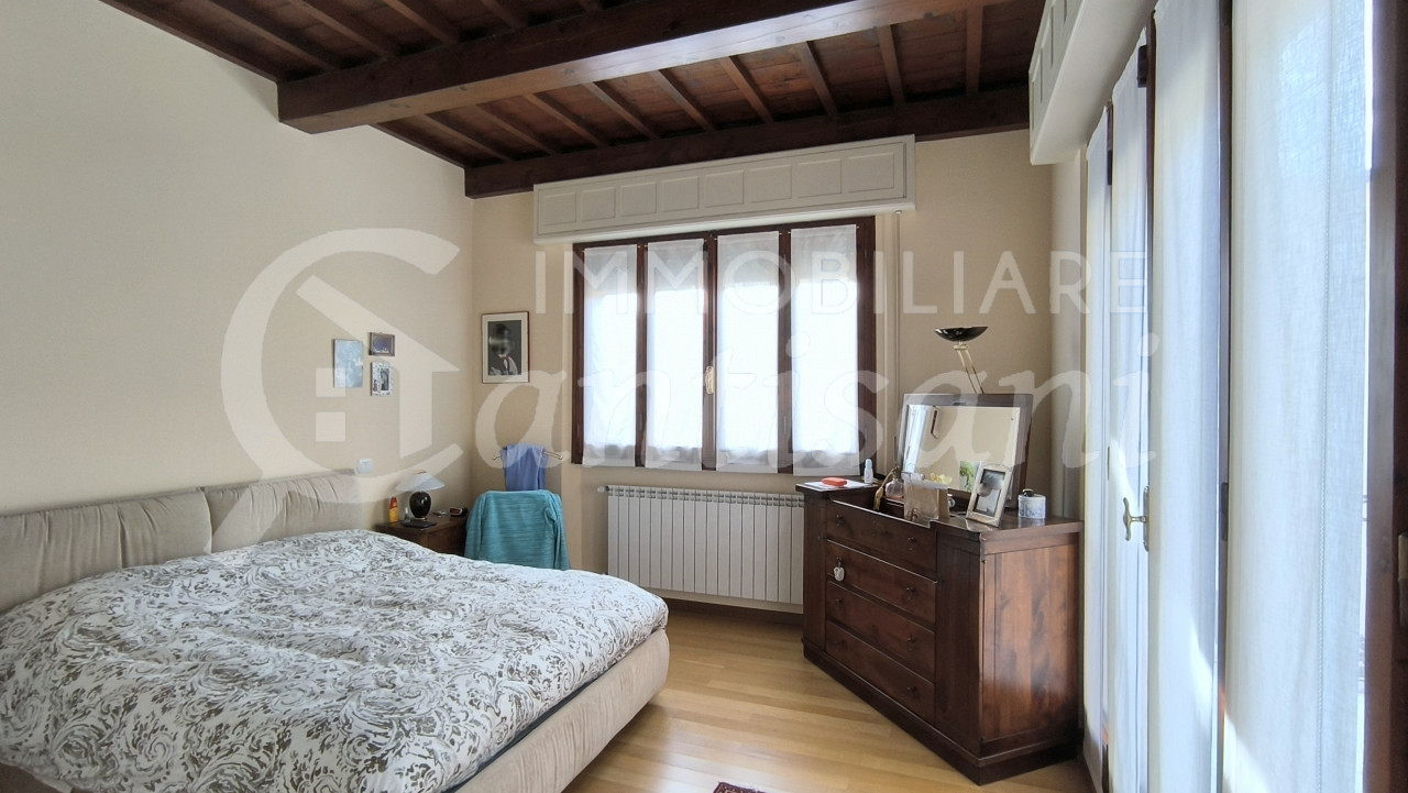 Splendido quadrilocale con terrazza, posto auto e moto in Via Massaia, Firenze