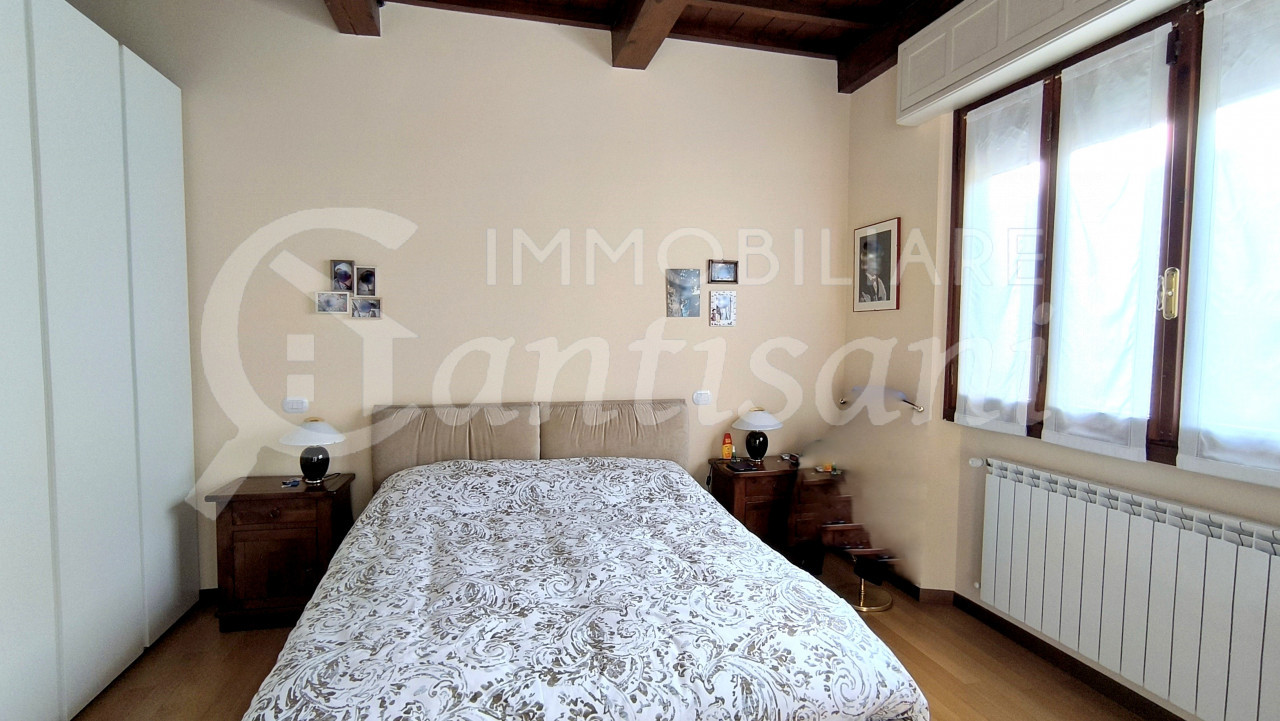 Splendido quadrilocale con terrazza, posto auto e moto in Via Massaia, Firenze