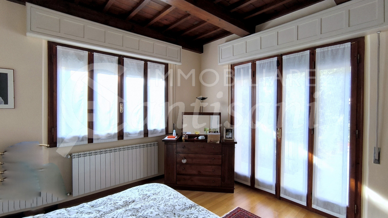 Splendido quadrilocale con terrazza, posto auto e moto in Via Massaia, Firenze