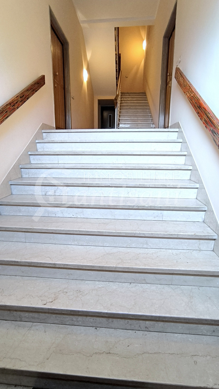 Splendido quadrilocale con terrazza, posto auto e moto in Via Massaia, Firenze